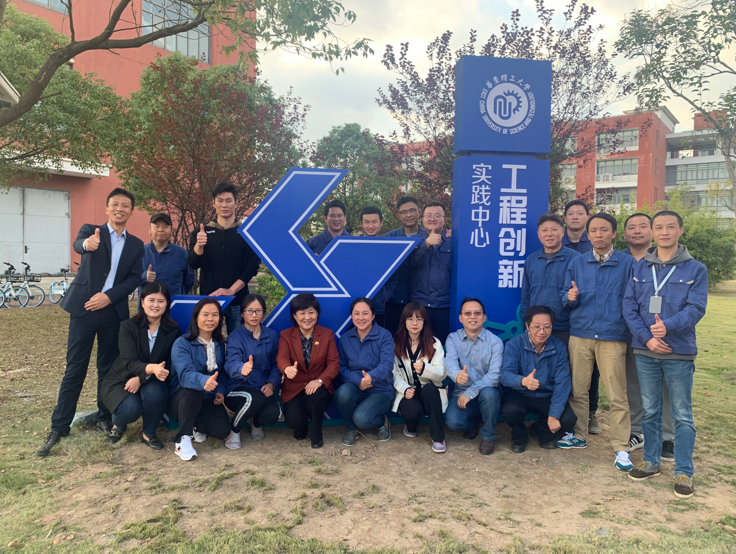 王慧锋副校长一行调研工程创新实践中心